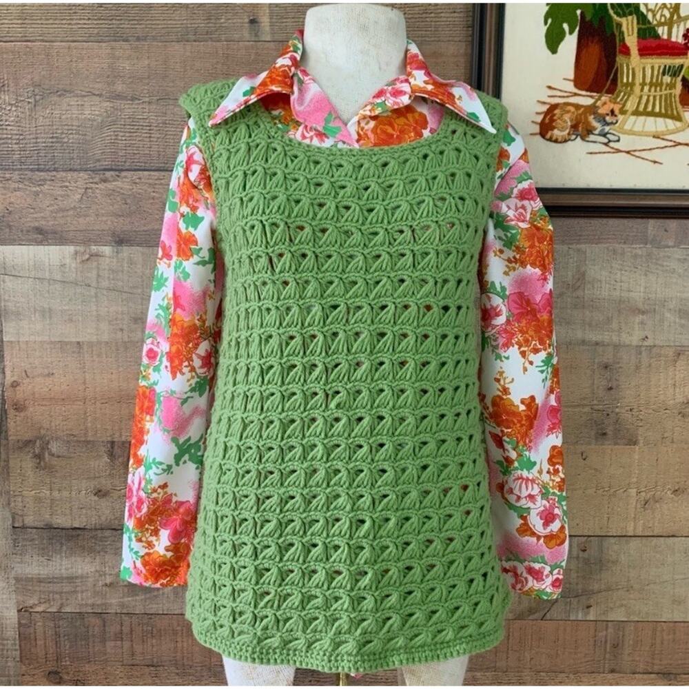 Vintage 1960’s 1970’s green knit sweater vest Pullover Hippie Size M